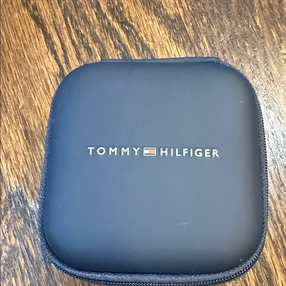 NWT Tommy Hilfiger Women's Gianna Gold-Tone Stainless Steel Pendant Necklace - Picture 9 of 10